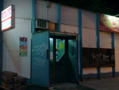 Před vietnamským obchodem