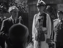 U hrobu Františka Kmocha