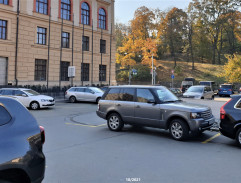 Před hotelem Internacional - II