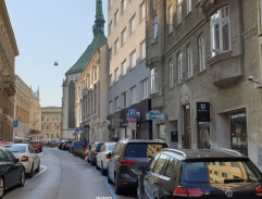 Před brněnskou televizí