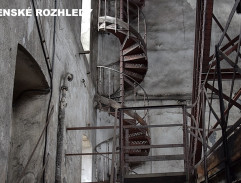 Zámečnický mistr na schodišti