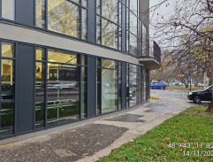 pred športovou halou