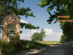 Kaplička v krajině