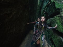 Průchod skalní soutěskou