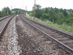 Štětí - Hoštka na náspu před Hoštkou