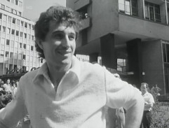 Jiří Štědroň před hotelem