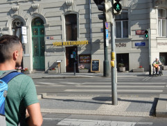 Přechod před Mánesem