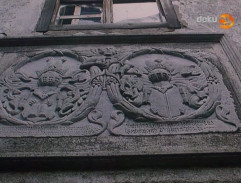 Erby nad zámeckým vchodem