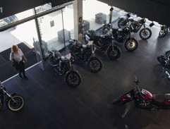 V prodejně Harley