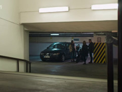 V podzemní garáži