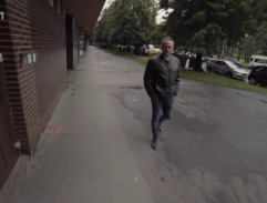 Před bydlištěm Heleny Holubové