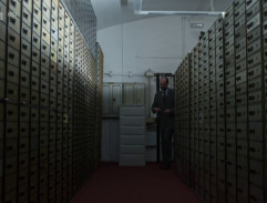 V bankovním trezoru