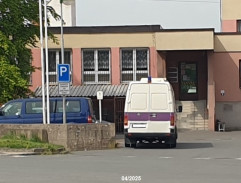 Před věznicí Heřmanice