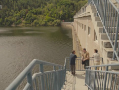 Na schodech u hráze