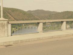 Silnice na hrázi II