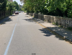 Před bydlištěm Jiřího Jívy