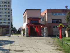 Před čínskou restaurací