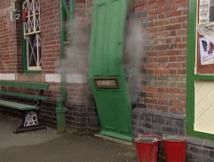 Výbuch na toaletách 