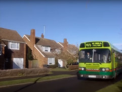 Autobus přijíždí