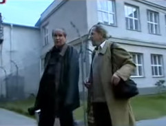 Před pankráckou věznicí