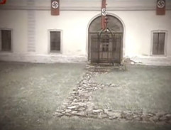 Nádvoří zámku v roce 1945