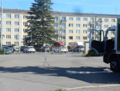 Před stadionem