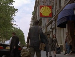 Dean Corso před hotelem v Paříži