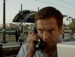 Brody telefonuje Carrie