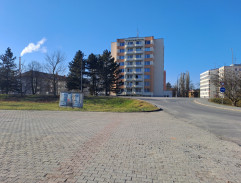 Přesun kopie sochy Moai ve Strakonicích