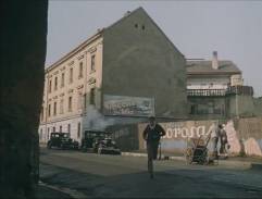 Proluka v ulici, v níž bydlí Vilda Jakub