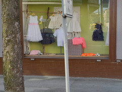 Lucie jde za matkou Šrámkové