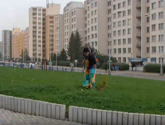 zasazení kytky u stanice metra 3