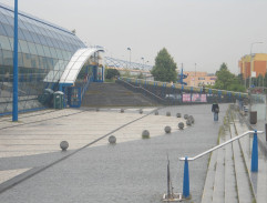 zasazení kytky u stanice metra 2