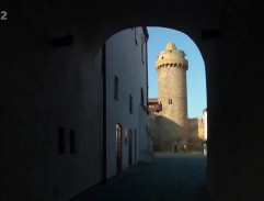 Průjezd branou na nádvoří