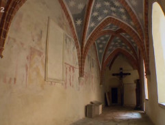 Křížová chodba klášterní části hradu