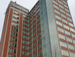 Domy podél silnice 6