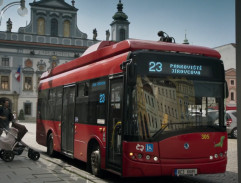 Autobusová zastávka na náměstí