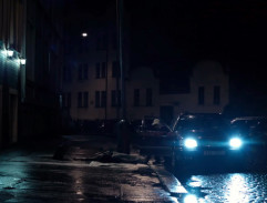 Noční ulice v dešti