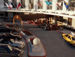 Před hotelem Stafford Hotel