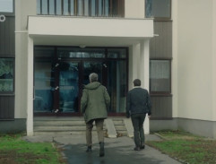 Před domem sestry podezřelé