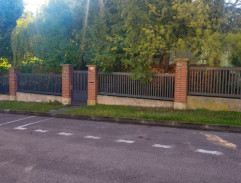 Před domem Kreinera