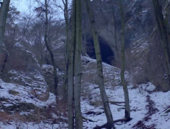 pred jaskyňou
