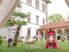 V zámecké zahradě