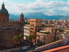 Náměstí s katedrálou 