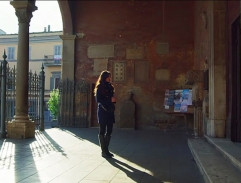 Viola před kostelem