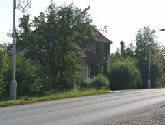 pred Andreiným domom