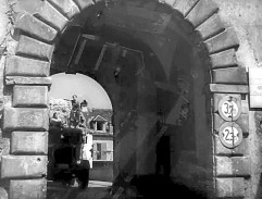 Náklaďák jede městem III