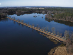 Silnice mezi rybníky