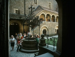 Studna na hradním nádvoří