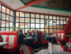 Na benzínové pumpě